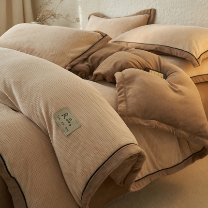 91家纺网 家纺一手货源 找家纺 2024新款牛奶绒华夫格可拆洗冬被被子被芯 华夫格可拆洗-驼色