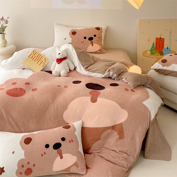 91家纺网 家纺一手货源 找家纺 星座家纺 2025新款大版卡通牛奶绒四件套 曲奇小熊