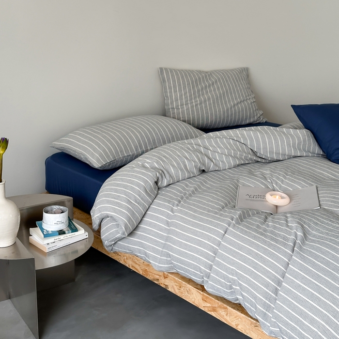 91家纺网 家纺一手货源 找家纺 玛奇朵 2024新品简约色织中古细条纹双层皱皱纱-时尚印迹 时尚印迹-深蓝