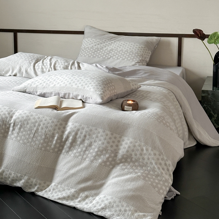 91家纺网 家纺一手货源 找家纺 玛奇朵 2024新品韩国A类色织简约双面波点提花双层皱皱纱-波尔卡舞曲 波尔卡舞曲-灰