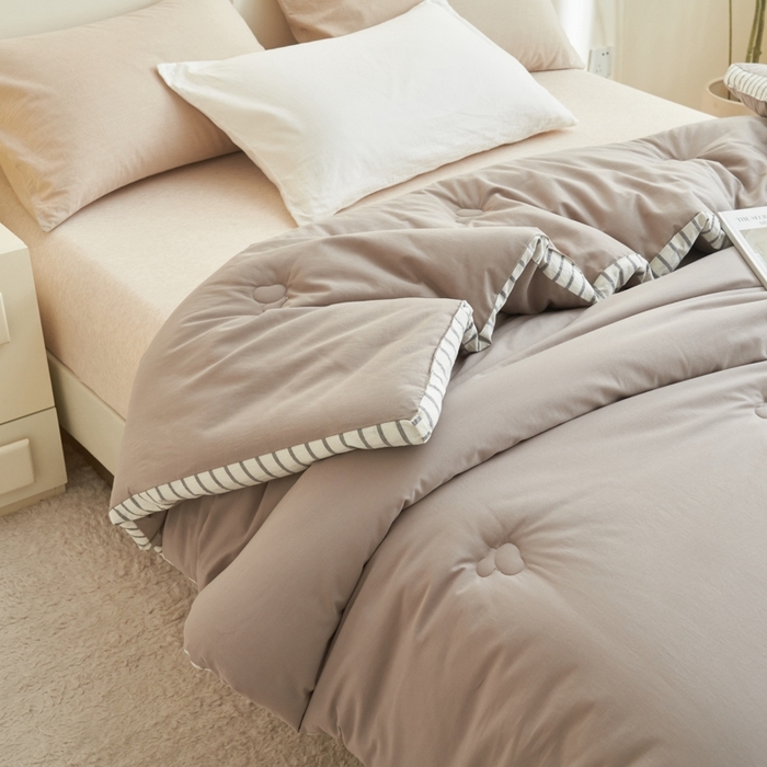 91家纺网 家纺一手货源 找家纺 2024新款b类简约条纹立体大豆纤维冬被被子被芯 条纹立体-浅灰