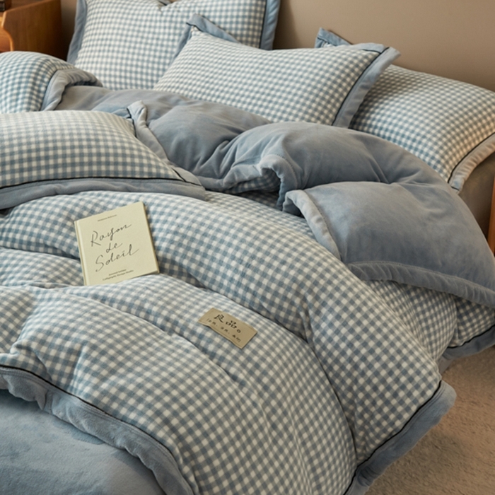 91家纺网 家纺一手货源 找家纺 2024新款无印风牛奶绒宽边可拆洗冬被被子被芯 无印风可拆洗冬被-天蓝小格