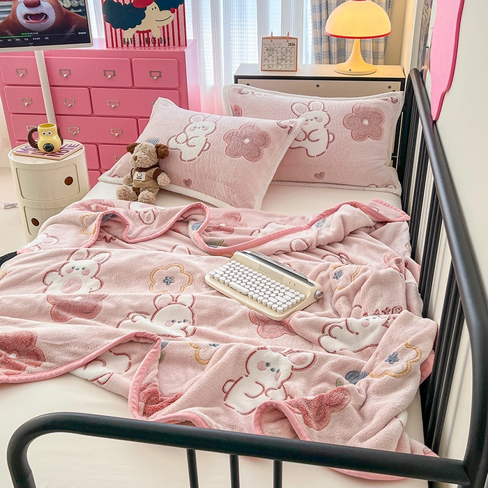 91家纺网 家纺一手货源 找家纺 倾慕家纺 2024新款加厚保暖6D立体雪花绒系列-毛毯 活泼小兔