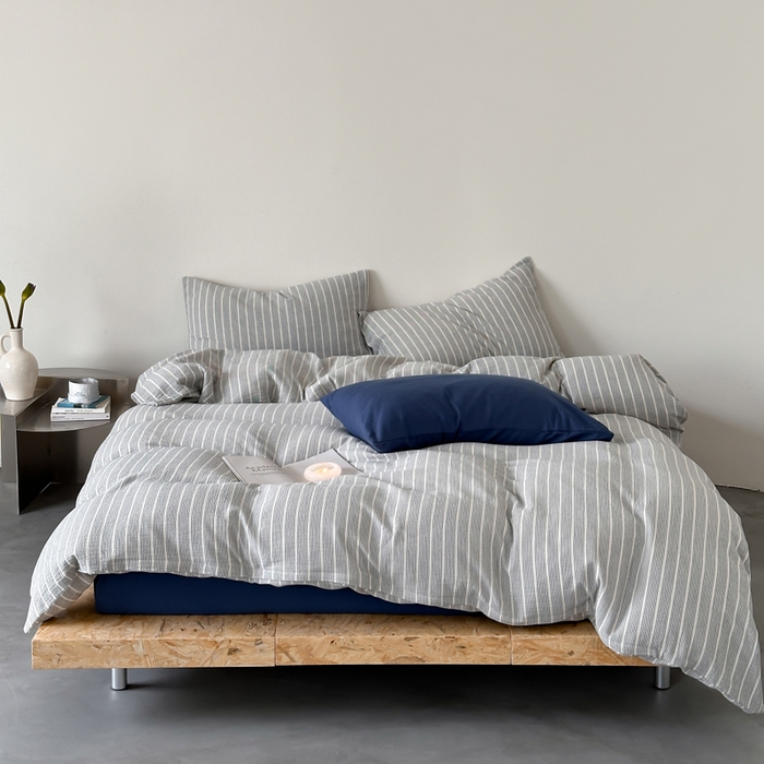 91家纺网 家纺一手货源 找家纺 玛奇朵 2024新品简约色织中古细条纹双层皱皱纱-时尚印迹 时尚印迹-深蓝