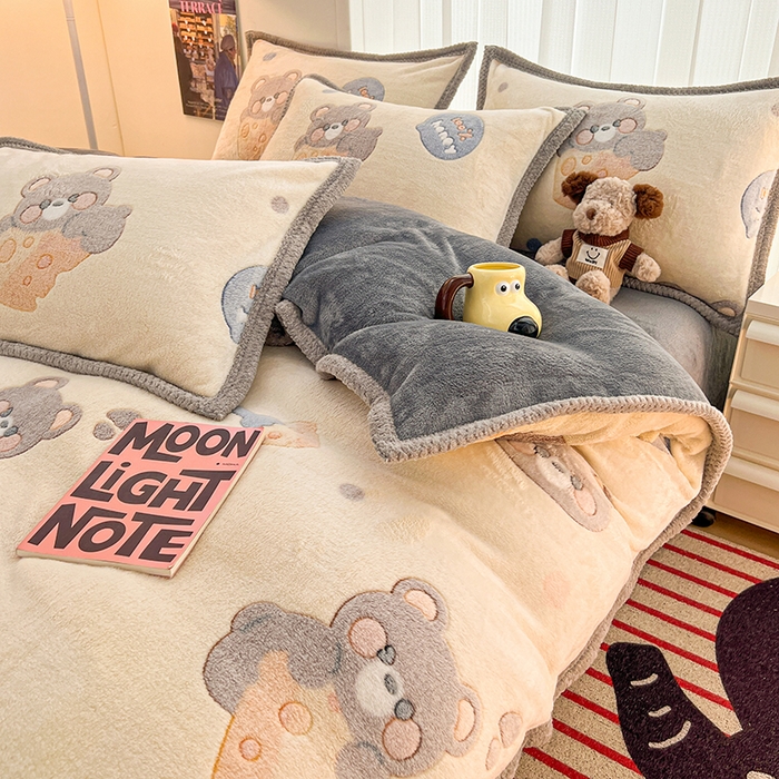 91家纺网 家纺一手货源 找家纺 倾慕家纺 2024新款加厚保暖6D立体雪花绒系列-单被套 奶酪小熊