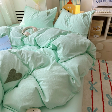 91家纺网 家纺一手货源 找家纺 （总）阿曼达 2024新款ins博主风爆款ins软糯亲肤水洗m纯色毛巾绣爱心刺绣四件套专版花型