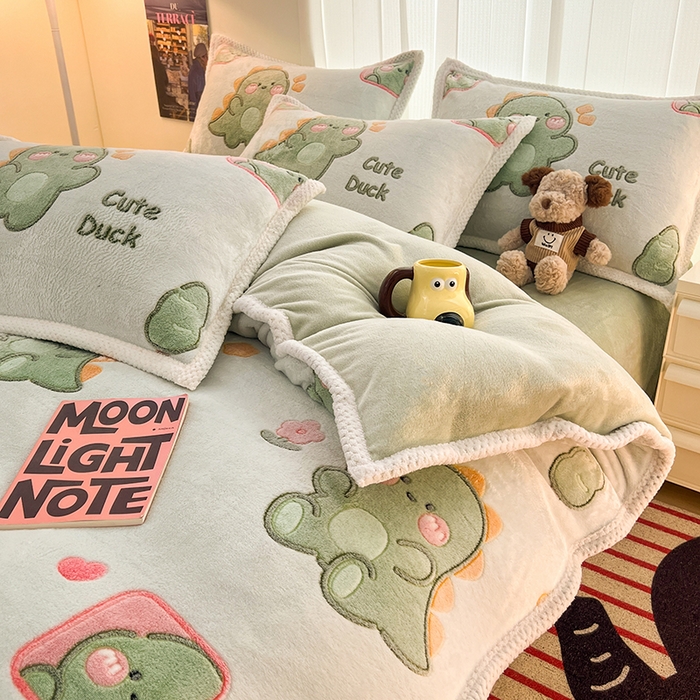 91家纺网 家纺一手货源 找家纺 倾慕家纺 2024新款加厚保暖6D立体雪花绒系列-四件套 绿色小龙