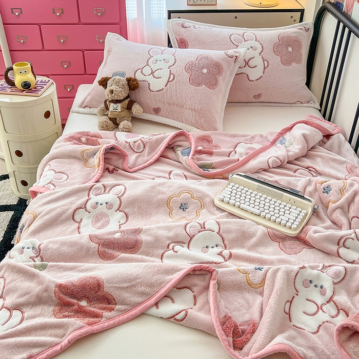 91家纺网 家纺一手货源 找家纺 倾慕家纺 2024新款加厚保暖6D立体雪花绒系列-毛毯 活泼小兔