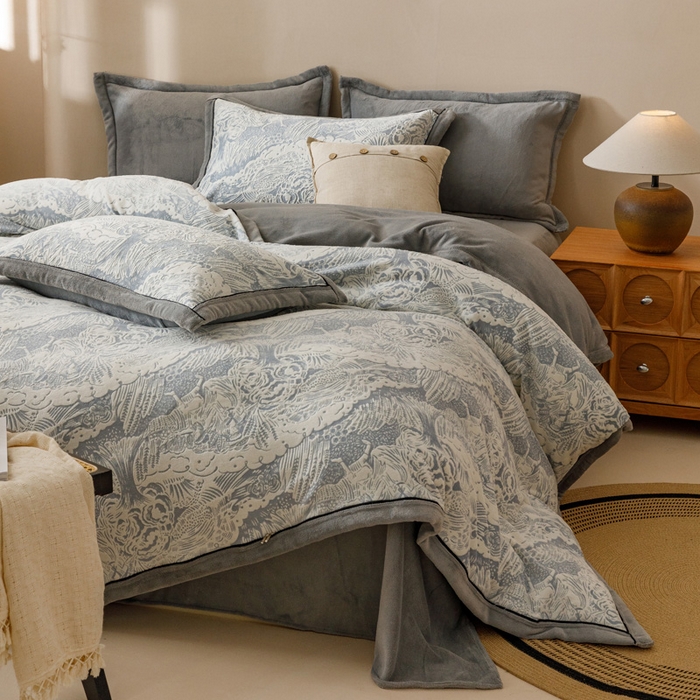 91家纺网 家纺一手货源 找家纺 2024新款牛奶绒染色雕花可拆洗冬被被子被芯 还之恋