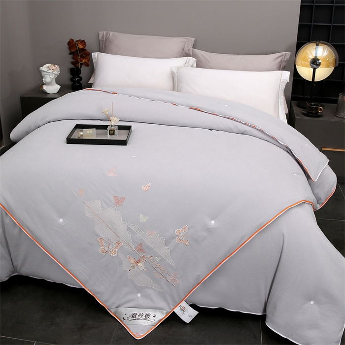 91家纺网 家纺一手货源 找家纺 恒鑫 2025新款全棉绣花桑蚕丝冬被春秋被拉链二合一子母被 夏云灰