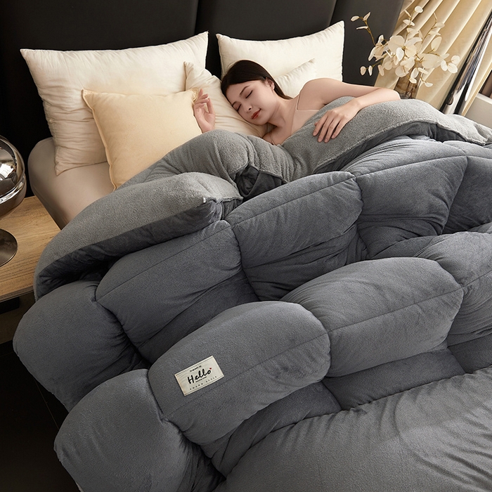 91家纺网 家纺一手货源 找家纺 梦恬佳 2024新款牛奶绒羊羔绒冬被被子被芯 纯灰色