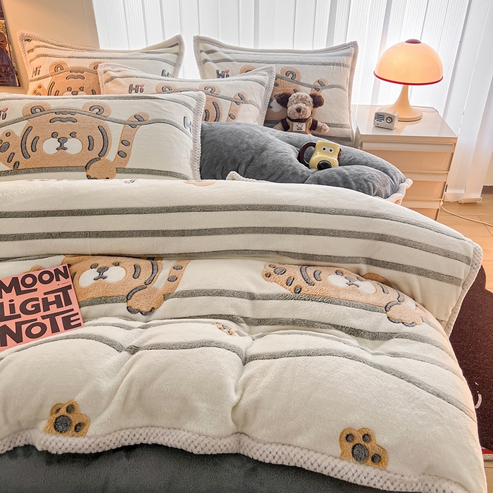 91家纺网 家纺一手货源 找家纺 倾慕家纺 2024新款加厚保暖6D立体雪花绒系列-单枕套 欢乐小虎