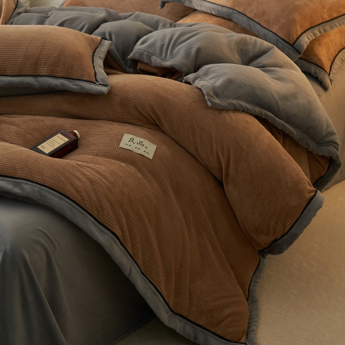 91家纺网 家纺一手货源 找家纺 2024新款牛奶绒华夫格可拆洗冬被被子被芯 华夫格可拆洗-奶咖