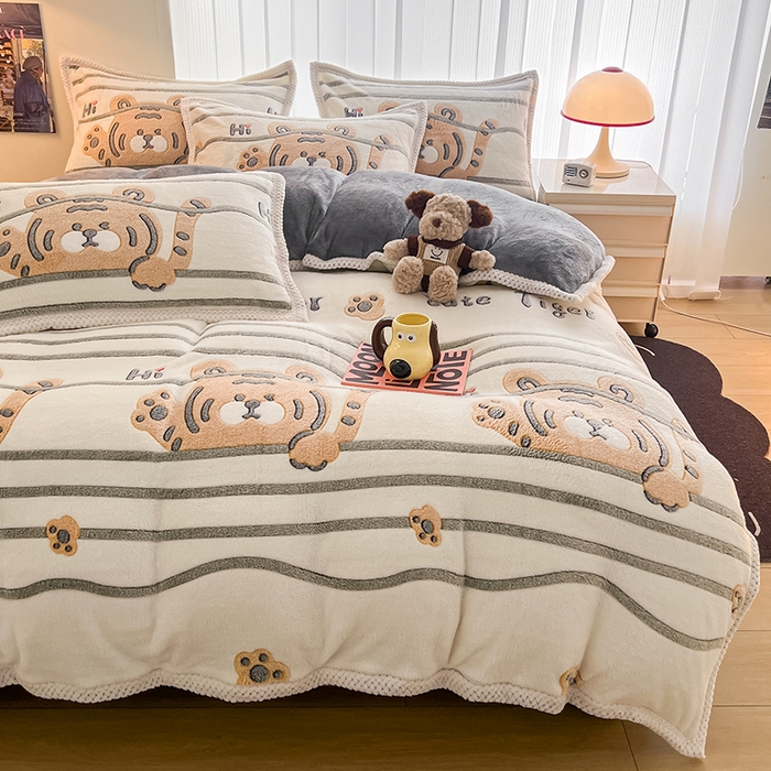 91家纺网 家纺一手货源 找家纺 倾慕家纺 2024新款加厚保暖6D立体雪花绒系列-单枕套 欢乐小虎