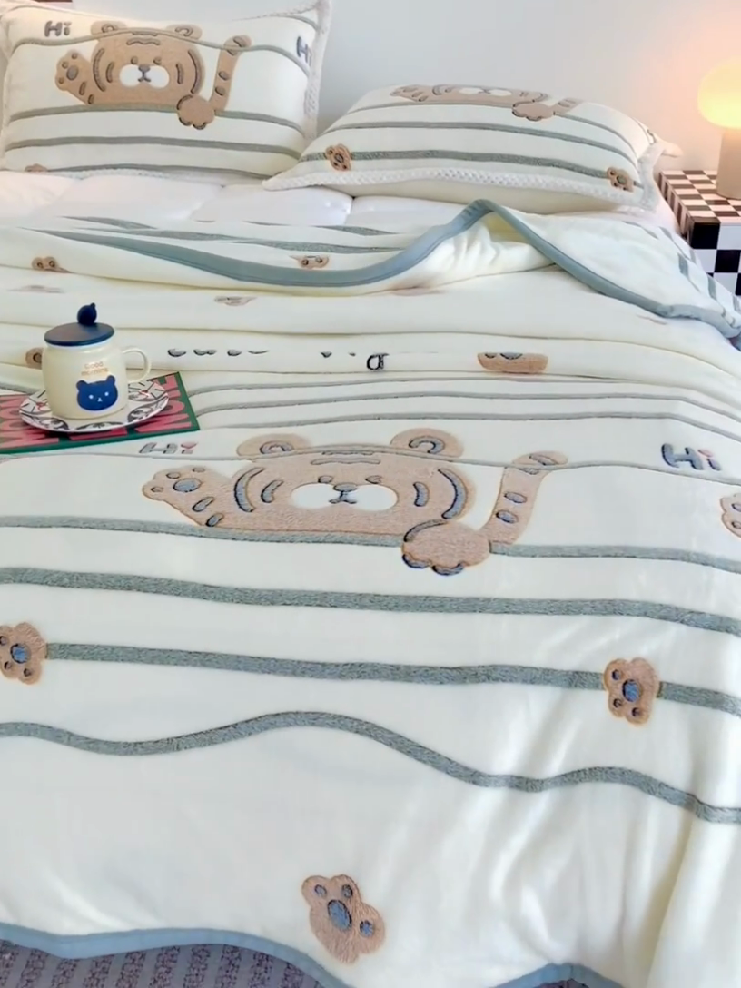 91家纺网 家纺一手货源 找家纺 倾慕家纺 2024新款加厚保暖6D立体雪花绒系列-毛毯 欢乐小虎