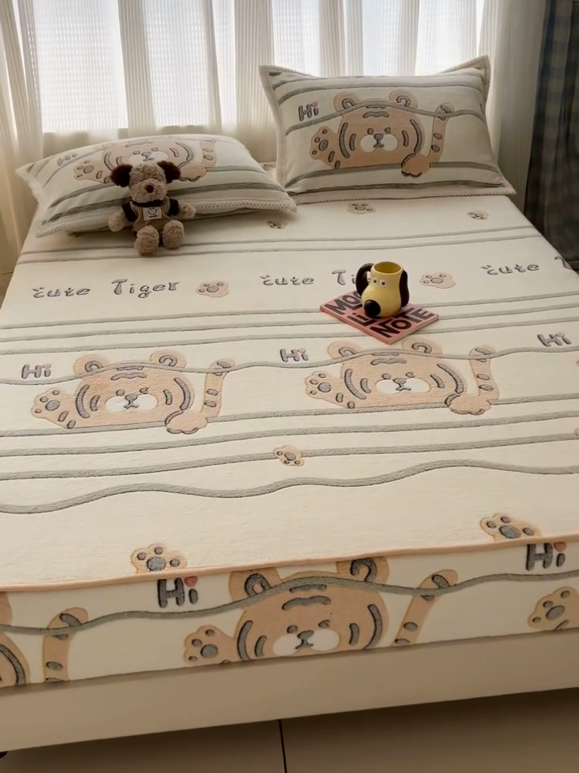 91家纺网 家纺一手货源 找家纺 倾慕家纺 2024新款加厚保暖6D立体雪花绒系列-单床笠 欢乐小虎