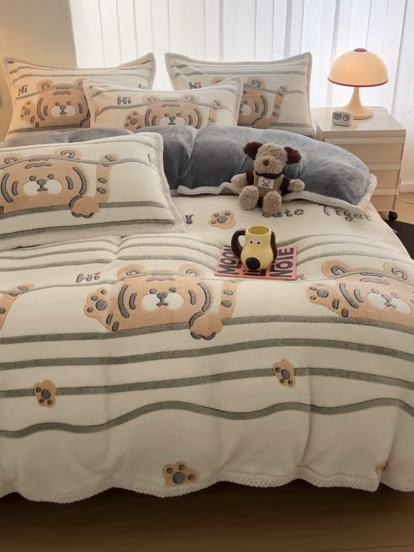 91家纺网 家纺一手货源 找家纺 倾慕家纺 2024新款加厚保暖6D立体雪花绒系列-单枕套 欢乐小虎