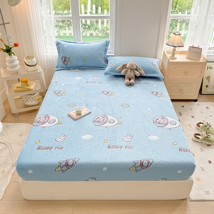 91家纺网 家纺一手货源 找家纺 恋佳居 2025新款加厚雪花绒印花床笠 太空遨游