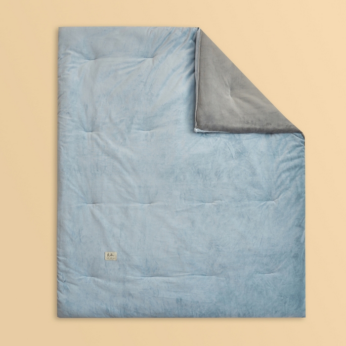 91家纺网 家纺一手货源 找家纺 2024新款双面牛奶绒德绒拼色冬被四件套 德绒拼色-浅蓝