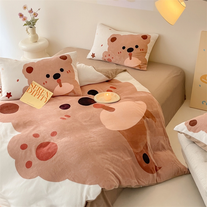 91家纺网 家纺一手货源 找家纺 星座家纺 2025新款大版卡通牛奶绒四件套 曲奇小熊