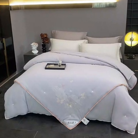 91家纺网 家纺一手货源 找家纺 恒鑫 2025新款全棉绣花桑蚕丝冬被春秋被拉链二合一子母被 夏云灰