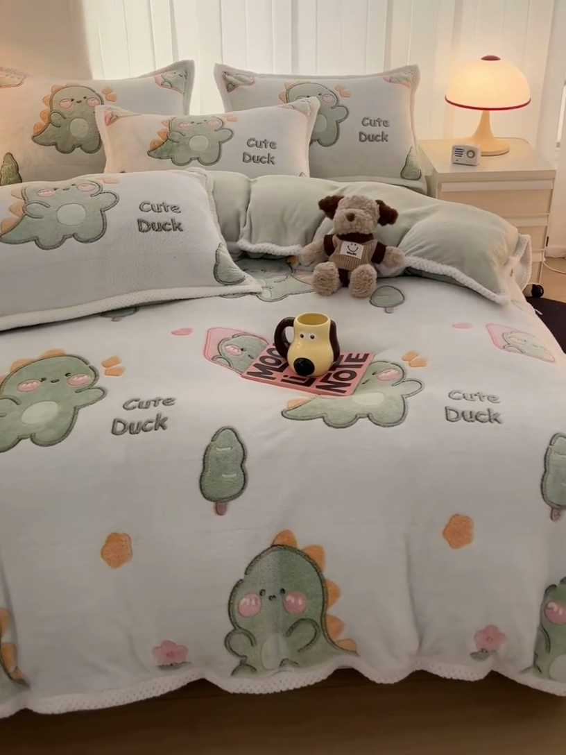 91家纺网 家纺一手货源 找家纺 倾慕家纺 2024新款加厚保暖6D立体雪花绒系列-四件套 绿色小龙