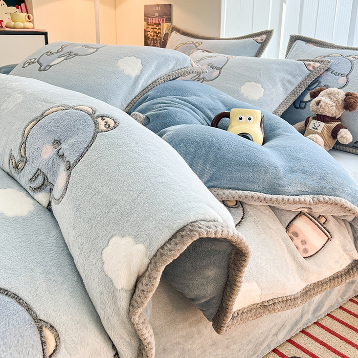 91家纺网 家纺一手货源 找家纺 倾慕家纺 2024新款加厚保暖6D立体雪花绒系列-单被套 奶茶小龙蓝