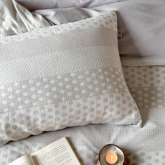 91家纺网 家纺一手货源 找家纺 玛奇朵 2024新品韩国A类色织简约双面波点提花双层皱皱纱-波尔卡舞曲 波尔卡舞曲-灰