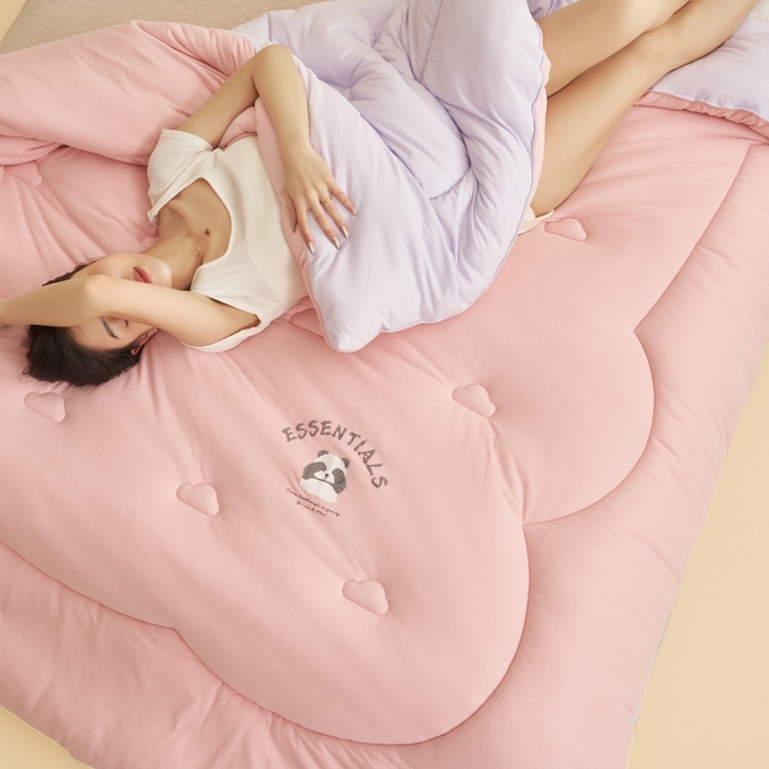 91家纺网 家纺一手货源 找家纺 2024新款b类针织德绒猫猫大豆冬被被子被芯 猫猫被-纱粉