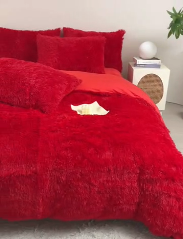 91家纺网 家纺一手货源 找家纺 品尚嘉家纺2025新款纯色水貂绒四件套长毛绒保暖套件大红