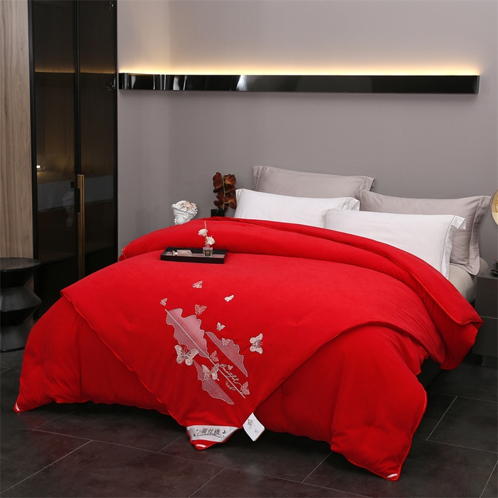 91家纺网 家纺一手货源 找家纺 恒鑫 2025新款全棉绣花桑蚕丝冬被春秋被拉链二合一子母被 红色