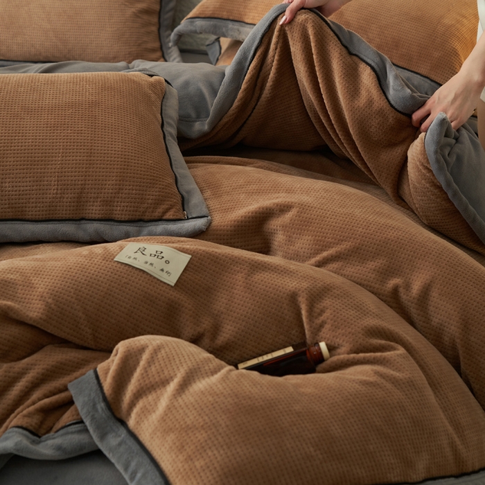 91家纺网 家纺一手货源 找家纺 2024新款牛奶绒华夫格可拆洗冬被被子被芯 华夫格可拆洗-奶咖