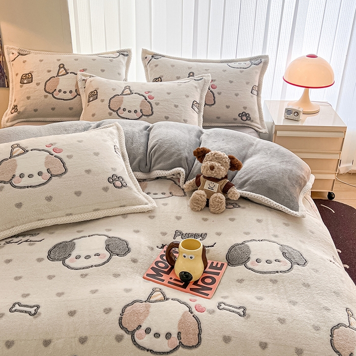 91家纺网 家纺一手货源 找家纺 倾慕家纺 2024新款加厚保暖6D立体雪花绒系列-四件套 礼物小狗