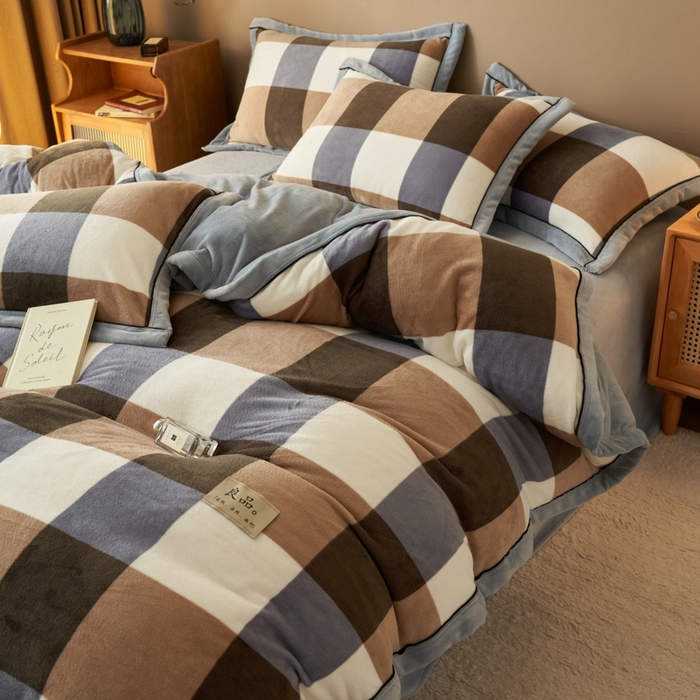 91家纺网 家纺一手货源 找家纺 2024新款无印风牛奶绒宽边可拆洗冬被被子被芯 无印风可拆洗冬被-大绿格