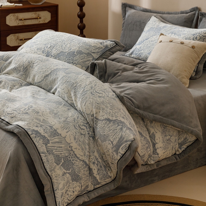 91家纺网 家纺一手货源 找家纺 2024新款牛奶绒染色雕花可拆洗冬被被子被芯 还之恋