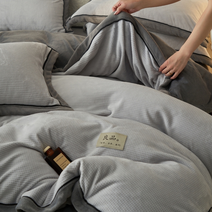 91家纺网 家纺一手货源 找家纺 2024新款牛奶绒华夫格可拆洗冬被被子被芯 华夫格可拆洗-浅灰