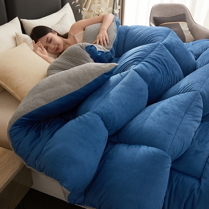 91家纺网 家纺一手货源 找家纺 梦恬佳 2024新款牛奶绒羊羔绒冬被被子被芯 蓝灰色