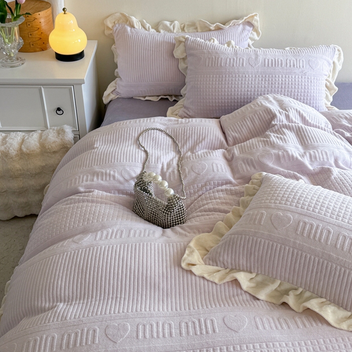 91家纺网 家纺一手货源 找家纺 2024新款法式公主风加厚牛奶绒立体雕花绒四件套 爱心min紫