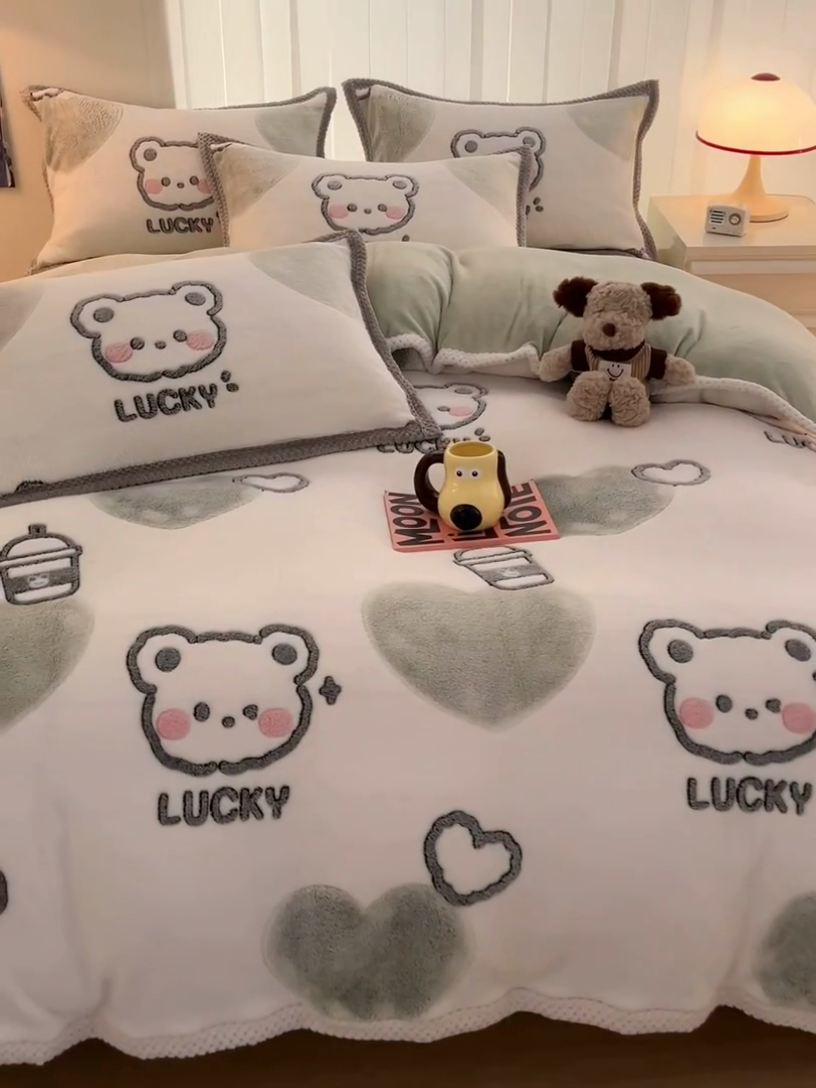 91家纺网 家纺一手货源 找家纺 倾慕家纺 2024新款加厚保暖6D立体雪花绒系列-单被套 奶茶小熊