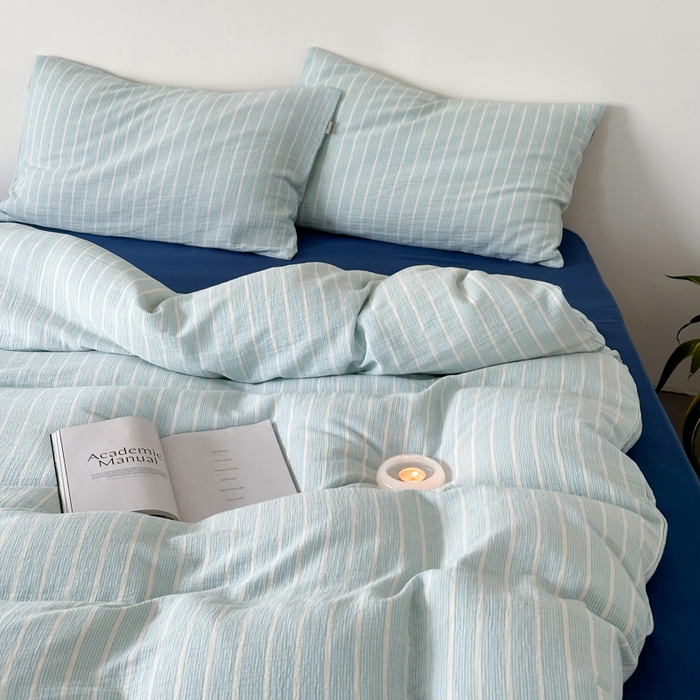 91家纺网 家纺一手货源 找家纺 （总）玛奇朵 2024新品简约色织中古细条纹双层皱皱纱-时尚印迹