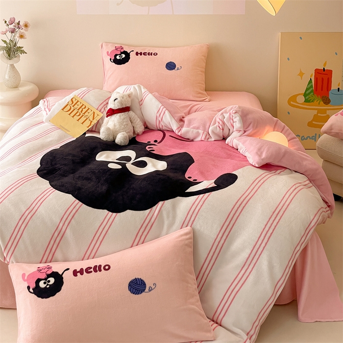 91家纺网 家纺一手货源 找家纺 星座家纺 2025新款大版卡通牛奶绒四件套 煤球小猫