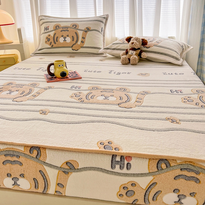 91家纺网 家纺一手货源 找家纺 倾慕家纺 2024新款加厚保暖6D立体雪花绒系列-单床笠 欢乐小虎