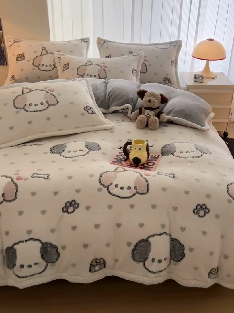 91家纺网 家纺一手货源 找家纺 倾慕家纺 2024新款加厚保暖6D立体雪花绒系列-四件套 礼物小狗