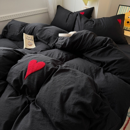 91家纺网 家纺一手货源 找家纺 （总）阿曼达 2024新款ins博主风爆款ins软糯亲肤水洗m纯色毛巾绣爱心刺绣四件套专版花型