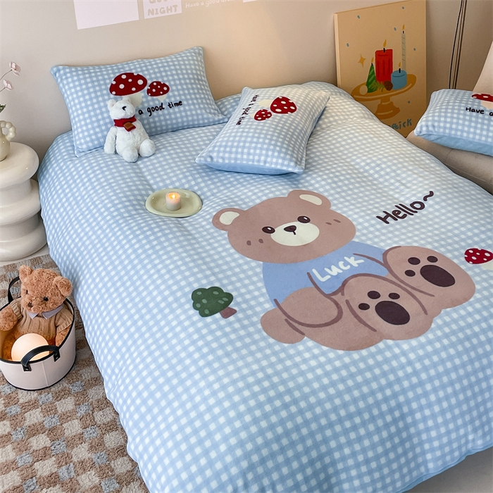 91家纺网 家纺一手货源 找家纺 星座家纺 2025新款大版卡通牛奶绒四件套 蓝格小熊