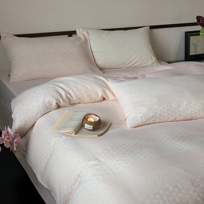 91家纺网 家纺一手货源 找家纺 （总）玛奇朵 2024新品韩国A类色织简约双面波点提花双层皱皱纱-波尔卡舞曲