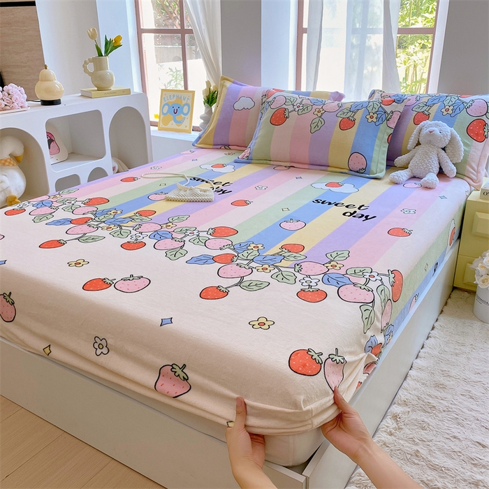 91家纺网 家纺一手货源 找家纺 凯儿家纺  2024新款加厚高克重印花系列单床笠 草莓物语