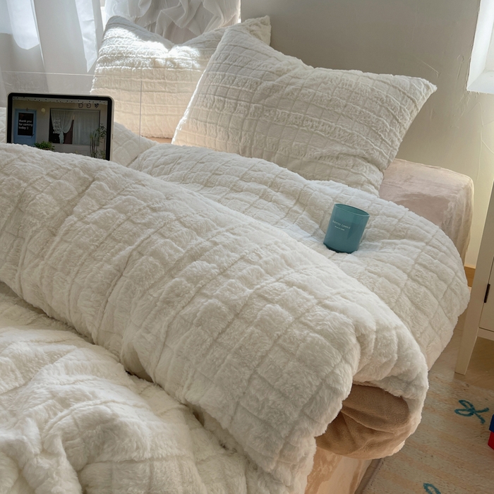 91家纺网 家纺一手货源 找家纺 2024新款全消光兔毛320克牛奶绒A类纯色立体四件套 奶白咖