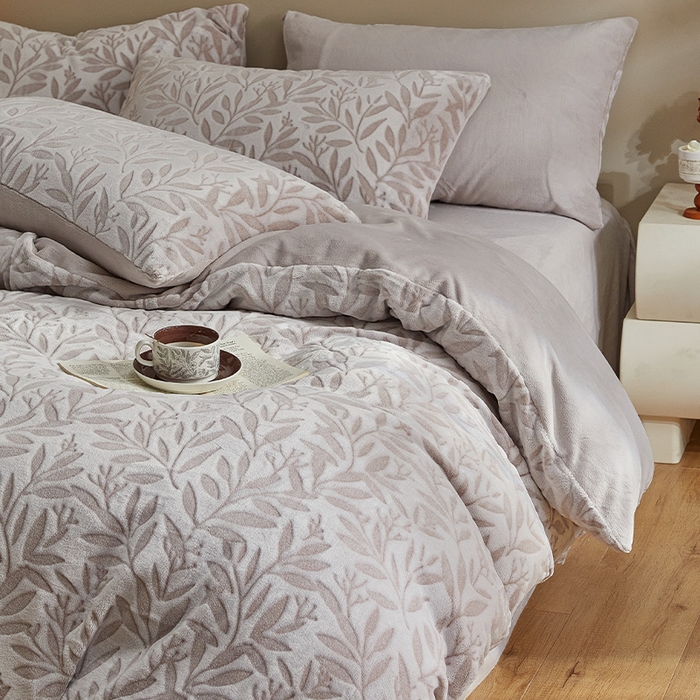 91家纺网 家纺一手货源 找家纺 三朵家纺 2024新款立体浮雕保暖加厚四件套 秋思-卡其