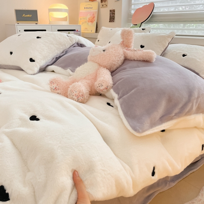 91家纺网 家纺一手货源 找家纺 蜜柚 2024新款牛奶绒兔毛绒高克重小清新满版绣花四件套 星愿